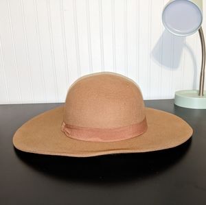 Cleaning sale: 100% wool NWOT Elegant lady style wide brim hat women